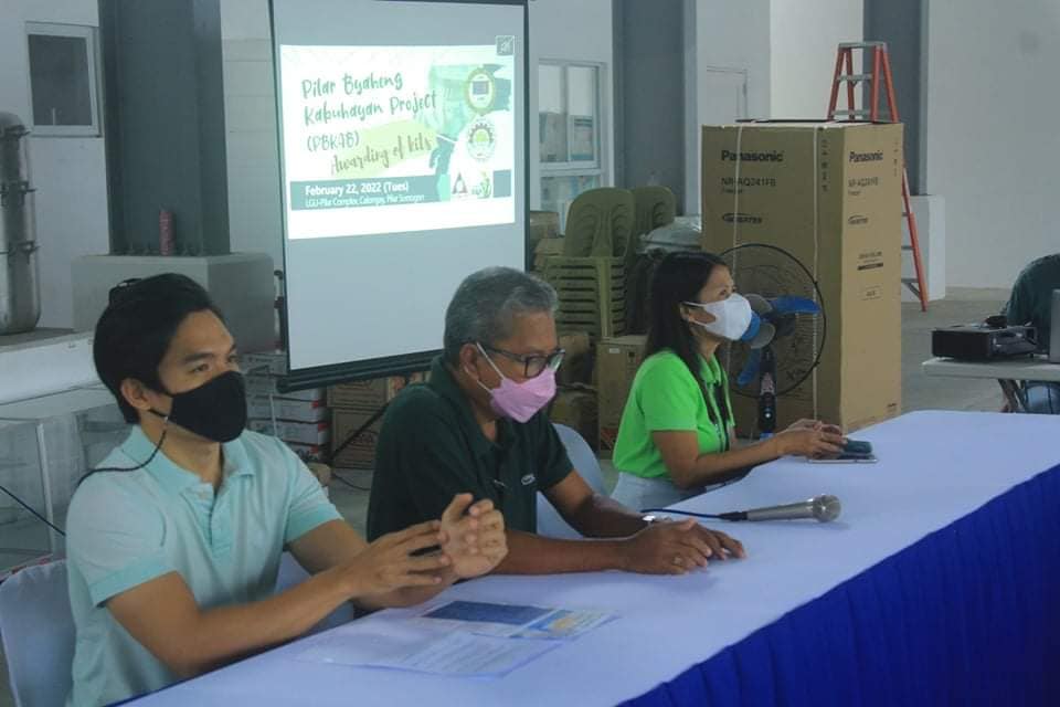 25 Transport workers receive Livelihood Kits from DOLE V