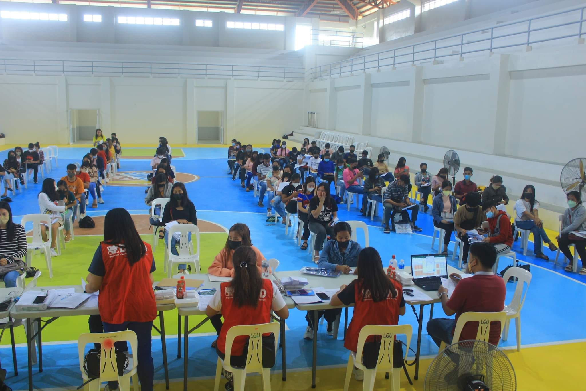 194 college students of Pilar receive educational assistance from DSWD V